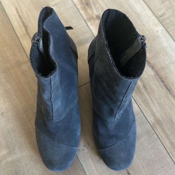 Toms Dark Gray Suede High Desert Wedge Booties Sz 8.5 - Picture 2 of 7
